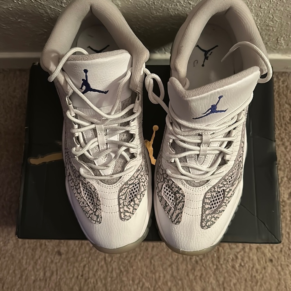 Nike Air Jordan 11 Retro Low BG size 7Y cobalt